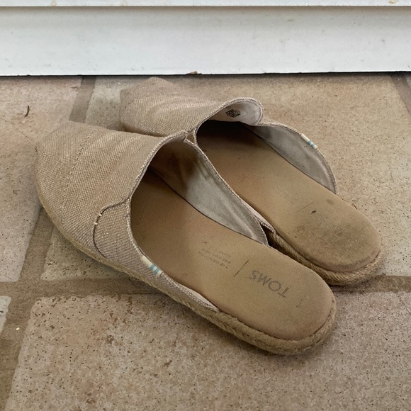 TOMS Rose Gold Metallic Woven Women’s Nova Slip-Ons, 7.5 - Picture 1 of 3